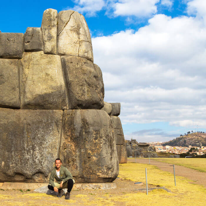 backpacker sacsayhuaman cusco peru